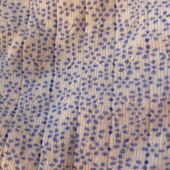 blue & white detailed flowers - Picture 3 of 4